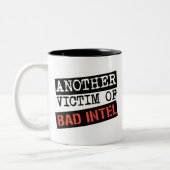 SCHLECHTE INTEL-Tasse Zweifarbige Tasse (Links)