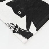 Schlechte Katzen klopfen über Fleecedecke (Ecke)