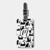 Schlechte Katzen klopfen über Gepäckanhänger (Vorderseite vertikal)