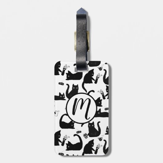 Schlechte Katzen klopfen über Gepäckanhänger (Rückseite vertikal)