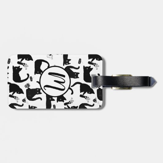 Schlechte Katzen klopfen über Gepäckanhänger (Rückseite horizontal)