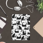 Schlechte Katzen klopfen über iPad Pro Cover<br><div class="desc">Dieses handgezeichnete Muster ist eine Zusammenstellung von furry Black Felines,  die verschiedene Dinge überklopfen - Kaffeetassen,  Sukkulente,  Fernseh-Fernseh-Fernseh-Fernseh-Fernseh-Fernseh-Fernseh-Fernseh-Fernseh-Fernseh-Blume. Ein lustiges Muster für diejenigen,  die ihre Katzen Liebe haben,  auch wenn sie manchmal Blödsinn sind,  der Zeug rüber klopft.</div>
