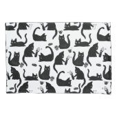 Schlechte Katzen klopfen über Kissenbezug (Vorderseite)