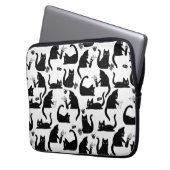 Schlechte Katzen klopfen über Laptopschutzhülle (Vorderseite Links)