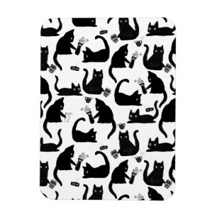 Schlechte Katzen klopfen über Magnet