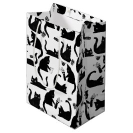 Schlechte Katzen klopfen über Mittlere Geschenktüte