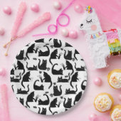 Schlechte Katzen klopfen über Pappteller (Party)