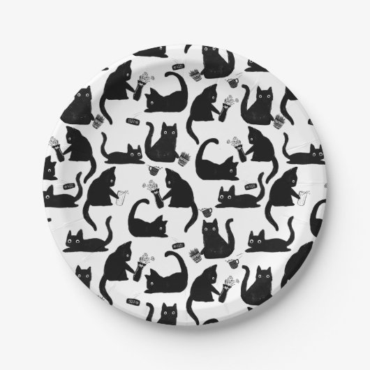 Schlechte Katzen klopfen über Pappteller (Vorderseite)