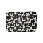 Schlechte Katzen klopfen vorbei, weiße Katzen auf Badematte (Vorderseite)