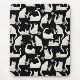 Schlechte Katzen klopfen vorbei, weiße Katzen auf  Mousepad