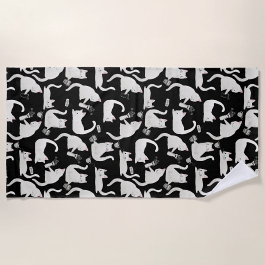 Schlechte Katzen klopfen vorbei, weiße Katzen auf Strandtuch (Vorderseite)