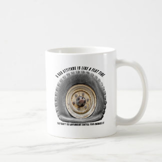 Schlechte Lage wie flacher Tritt Kaffeetasse