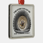 Schlechte Lage wie flacher Tritt Silbernes Ornament (Rechts)