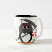 Schlechte Penguin™ niedliche Scharfrichter-Tasse Zweifarbige Tasse (VorderseiteRechts)