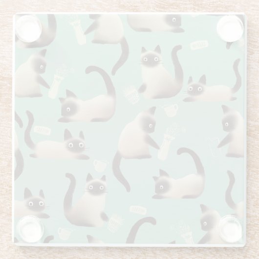 Schlechte siamesische Katzen klopfen über Glasuntersetzer (Rückseite)