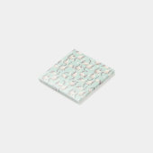 Schlechte siamesische Katzen klopfen über Post-it Klebezettel (angewinkelt)