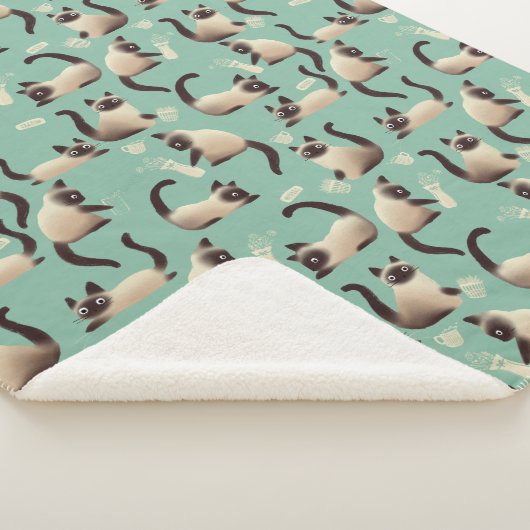 Schlechte siamesische Katzen klopfen über Sherpadecke (3/4)