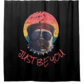 Schlechter Mops Bath SEID DU. Duschvorhang (Vorderseite)