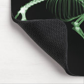 Schlechtes Hunderöntgenstrahl-Skelett im Grün Mousepad (Ecke)