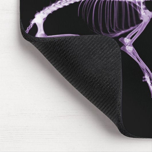 Schlechtes Hunderöntgenstrahl-Skelett in Lila Mousepad (Ecke)