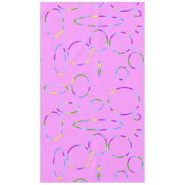 Schleifen auf rosa tischdecke