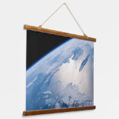 Schlendern Sie vor dem Golf von St. Lawrence in Ka Wandteppich Mit Holzrahmen (Gewinkelt)