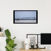 Schlepper mit Bridge Poster (Heimbüro)