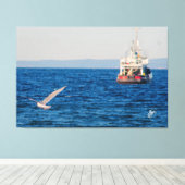 Schleppschiff und Vogel auf Mutiny Bay #2 Leinwanddruck (Insitu (Holzboden))
