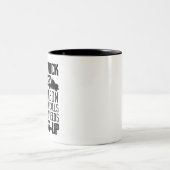 Schleppwagenfahrer die Person, die Ihr Mädchen anr Zweifarbige Tasse (Mittel)