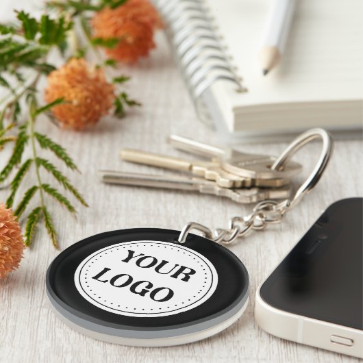 Schlicht, modern, poliert und anpassbar. schlüsselanhänger (Vorderseite rechts)