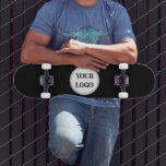 Schlicht, modern, poliert und anpassbar. skateboard<br><div class="desc">Dieses Design ist für alle nutzbar. Der Text, die Farben, das Logo und die Bilder können nach Bedarf hinzugefügt, verändert oder verändert werden.Vielen Dank.</div>
