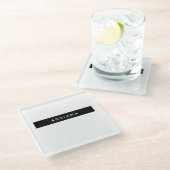 Schlicht Schwarz-weißer Beruflicher Minimalistisch Glasuntersetzer (Schrägansicht)