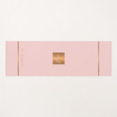 Schlichte, moderne, rosa goldfarbene mit Monogramm Yogamatte (Vorderseite (Horizontal))