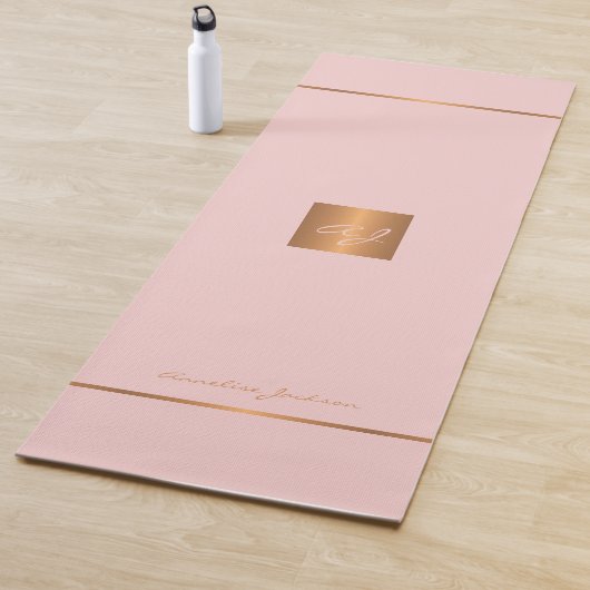 Schlichte, moderne, rosa goldfarbene mit Monogramm Yogamatte (Beispiel)