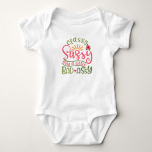 Schlichte Sassy und ein kleines böses, versautes  Baby Strampler