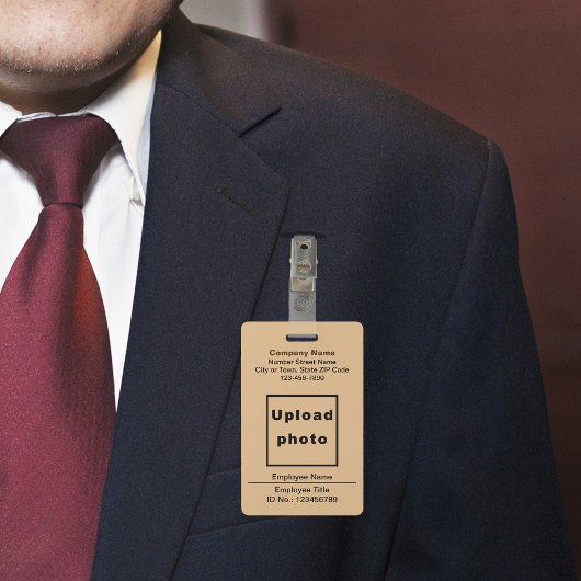 Schlichte Texte mit Foto des Mitarbeiters, hellbra Ausweis