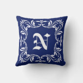 Schlichter blauer Hintergrund | Damask Monogram Kissen (Rückseite)