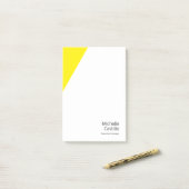 Schlichter, leichter, gelbgelber Minimalistischer Post-it Klebezettel (Auf Schreibtisch)
