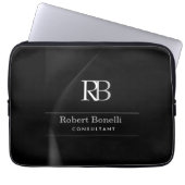 Schlichter Name für moderne graue Monogramm Laptopschutzhülle (Vorderseite)