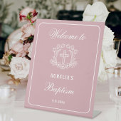 Schlichtes Blumenkreuz auf rosa Taufe Willkommen Sockelschild