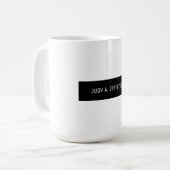 Schlichtes klassisches Minimalistisches Schwarz-We Kaffeetasse (Vorderseite Links)