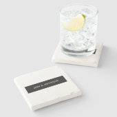 Schlichtes klassisches Minimalistisches Schwarz-We Steinuntersetzer (Seitenansicht)