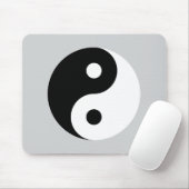 Schlichtes Yin Yang Symbol auf hellgrauem Mousepad (Mit Mouse)