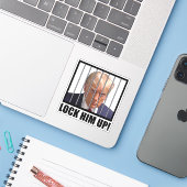 Schließ ihn auf! Trump Mugshot Aufkleber (Laptop mit iPhone)