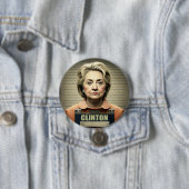 Schließe sie auf! - Hillary Clinton Button (Beispiel)