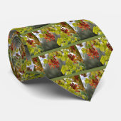 Schließen der roten Trauben zwischen den Blätter N Krawatte (Gerollt)