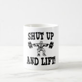 Schließen Sie und heben Sie Weightlifting an Kaffeetasse (Mittel)
