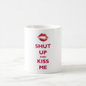 Schließen Sie und küssen Sie mich Kaffeetasse (Mittel)