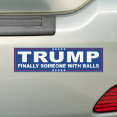 Schließlich jemand mit Bällen - blauer Trumpf - Autoaufkleber (Auf Auto)