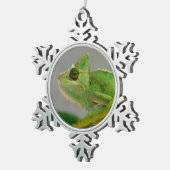 Schließung des verschleierten Chamäleons unter den Schneeflocken Zinn-Ornament (Rechts)